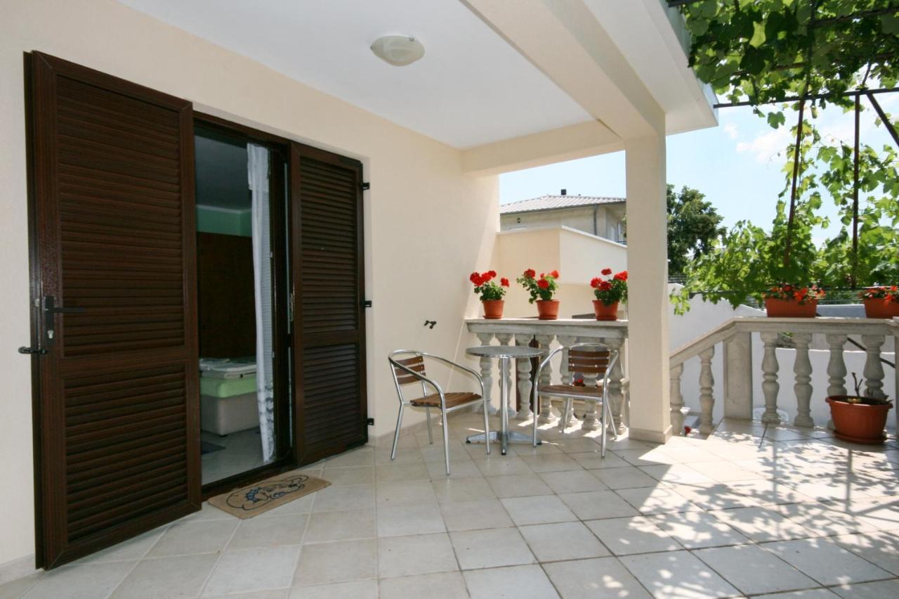 Apartments With A Parking Space Novi Vinodolski - 5593 Exterior photo